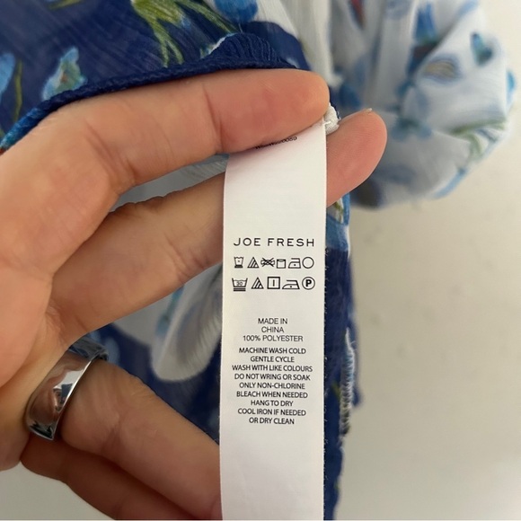 🦋 Joe Fresh White Blue Floral Lightweight Button Down Blouse Casual XL - Picture 3 of 6
